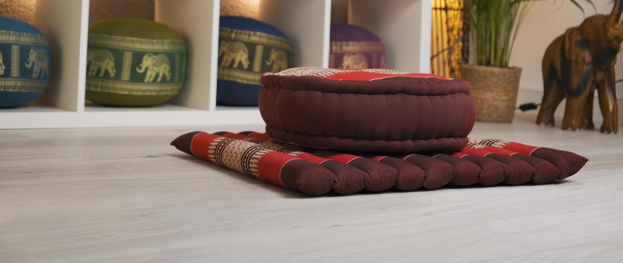 Coussin De Yoga Et Méditation En Kapok Naturel - Rouge Fuschia Coussin De Yoga Et Méditation En Kapok Naturel - Rouge Fuschia